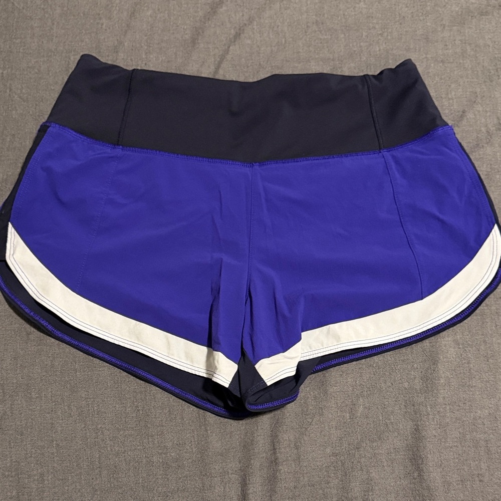 ATHLETA RUNNING FREE
COLORBLOCKED 3.5" SHORTS